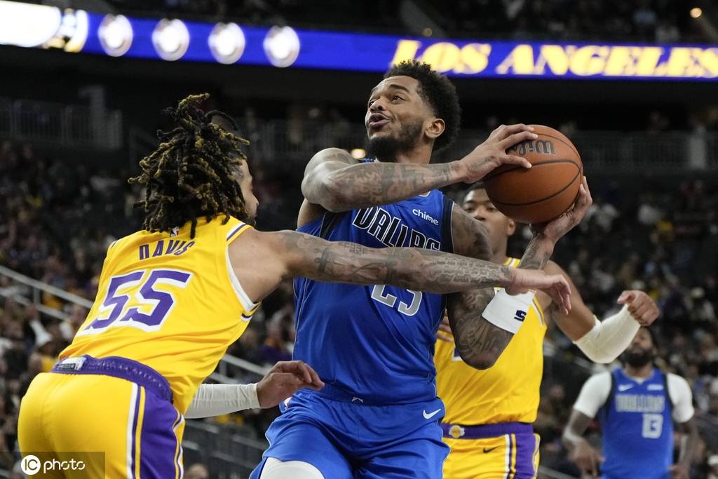 季前赛-浓眉18+9八村塁19分 湖人末节仅8分遭独行侠逆转